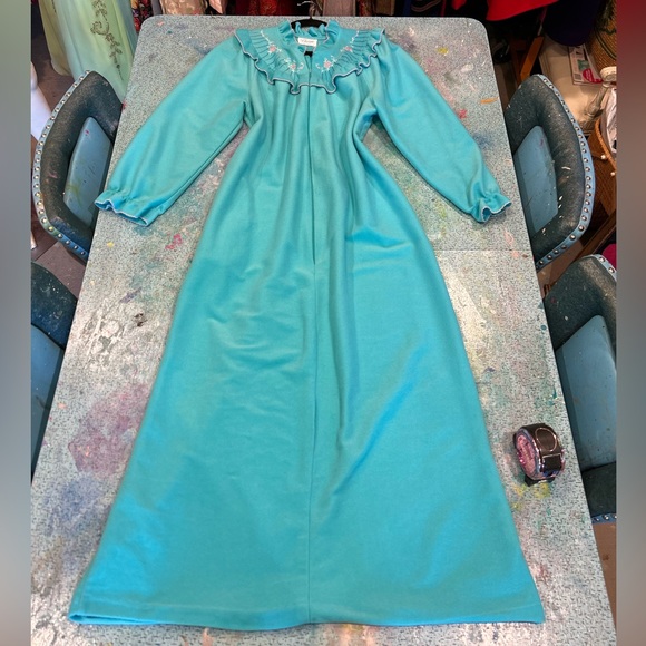 Sweetest Vintage Housedress - Picture 3 of 11